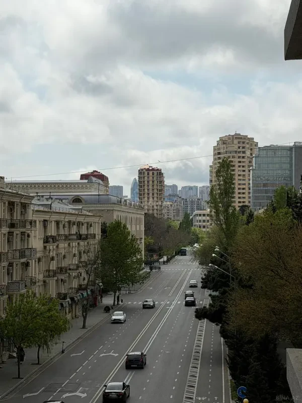 Satılır 3 otaqlı mənzil 133 m²