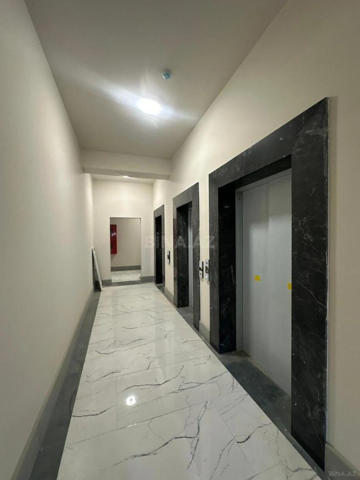 Satılır 3 otaqlı mənzil 133 m²