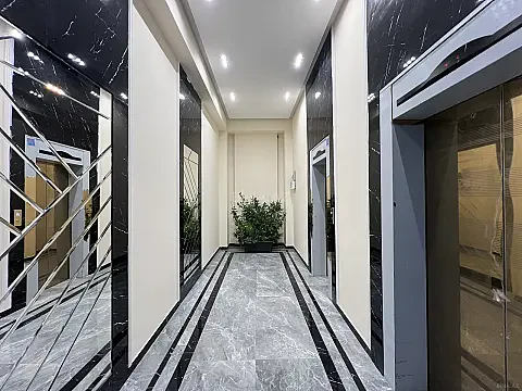 Satılır 4 otaqlı mənzil 208 m²