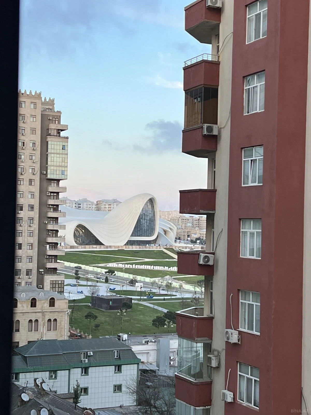 Satılır 4 otaqlı mənzil 208 m²