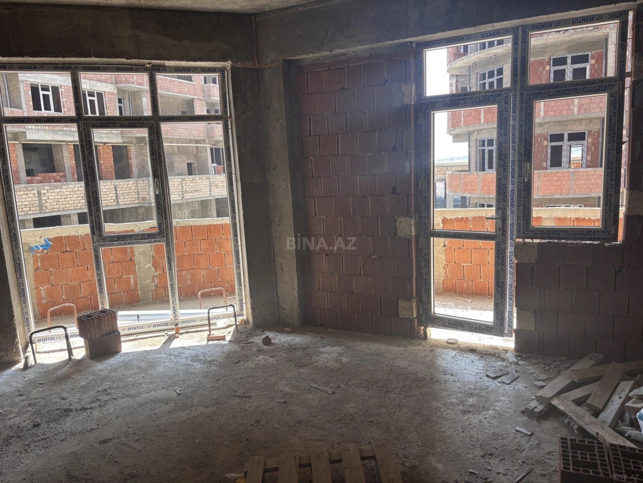 Satılır 2 otaqlı mənzil 100 m²