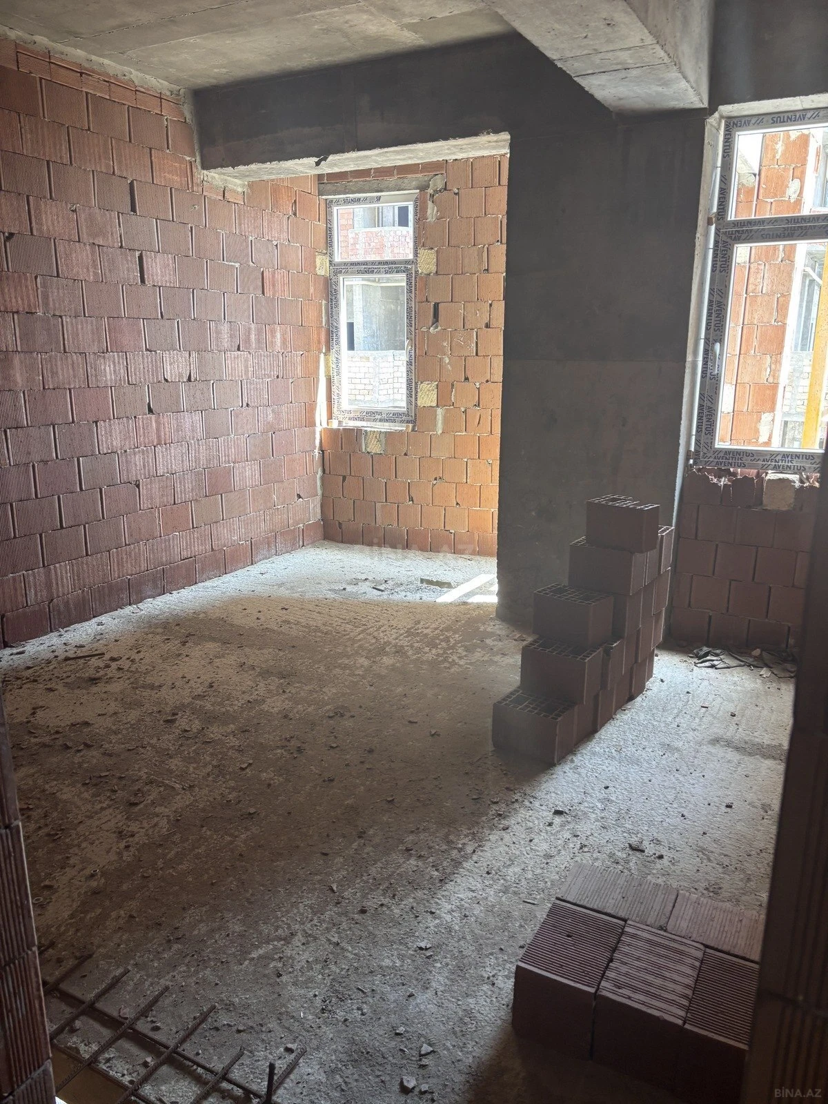 Satılır 2 otaqlı mənzil 100 m²