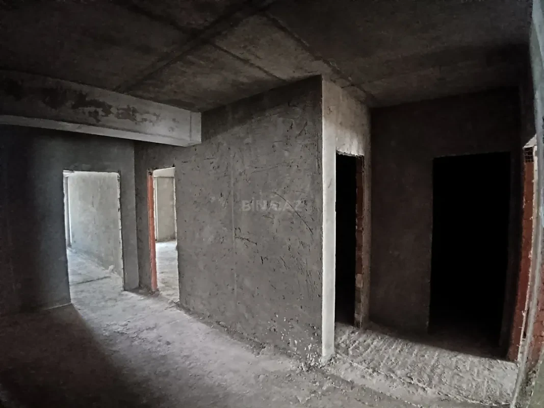 Satılır 4 otaqlı mənzil 135 m²
