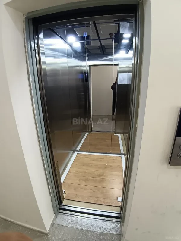 Satılır 4 otaqlı mənzil 135 m²