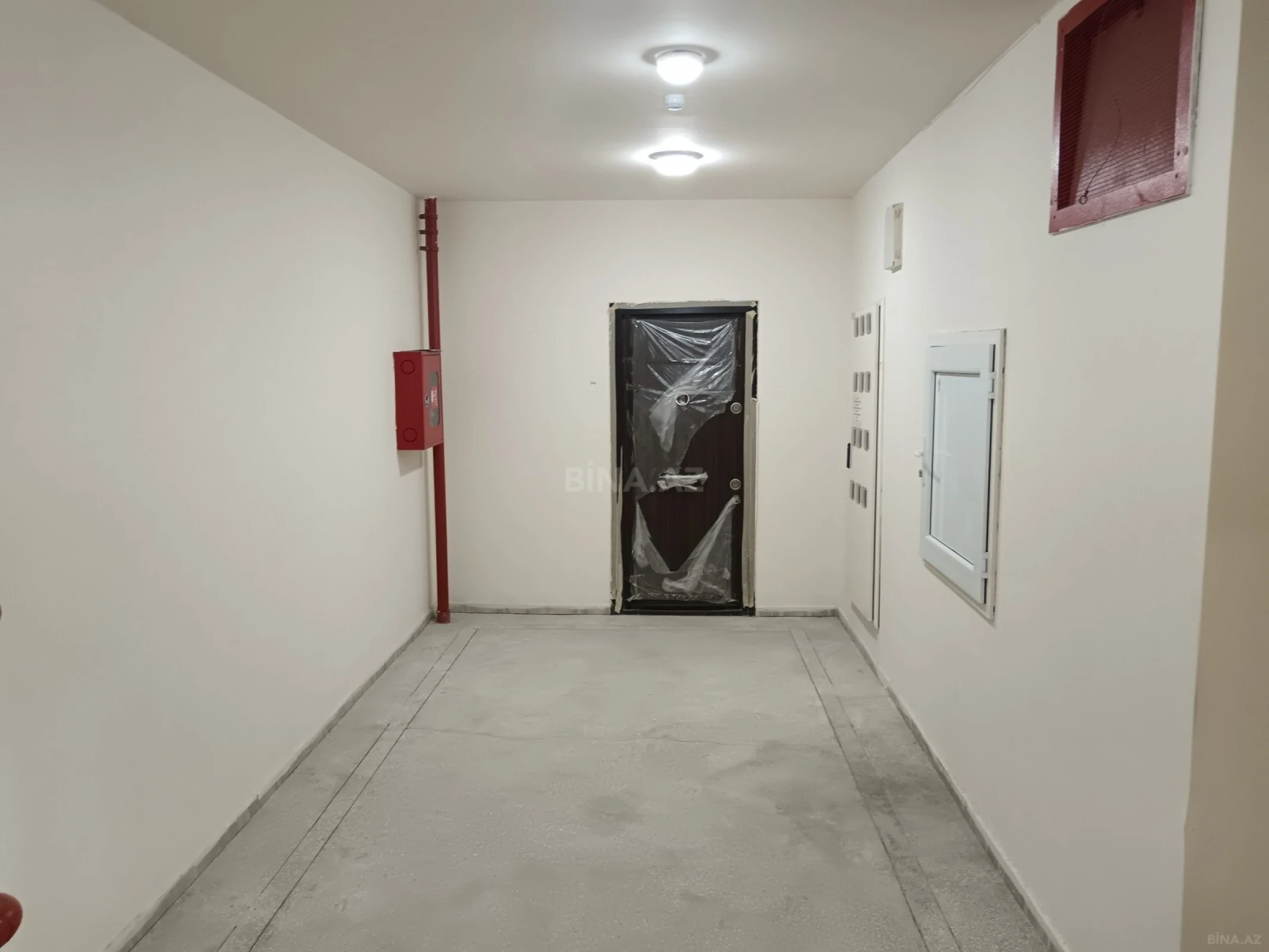 Satılır 4 otaqlı mənzil 135 m²