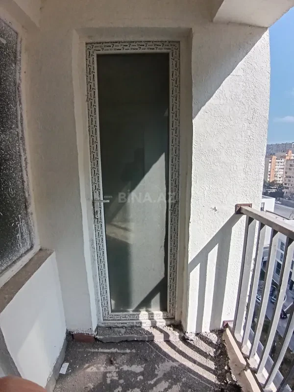 Satılır 4 otaqlı mənzil 135 m²