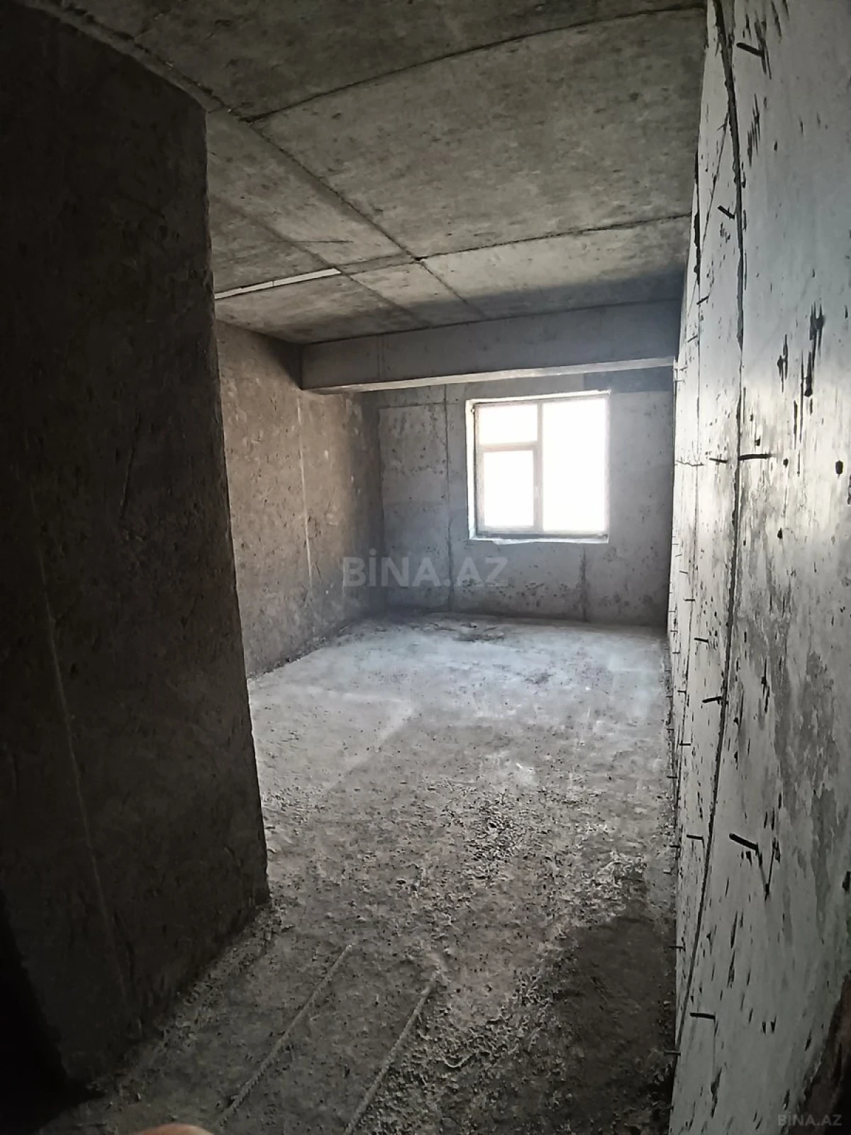 Satılır 4 otaqlı mənzil 135 m²