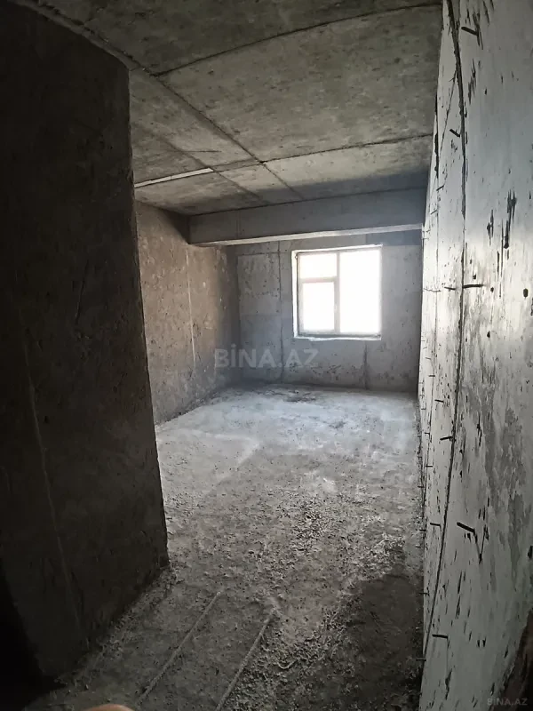 Satılır 4 otaqlı mənzil 135 m²