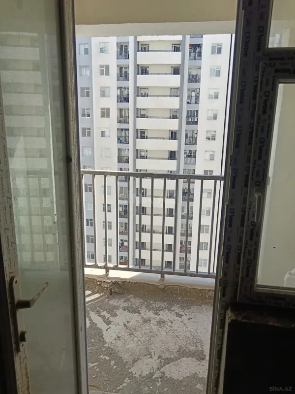 Satılır 4 otaqlı mənzil 135 m²