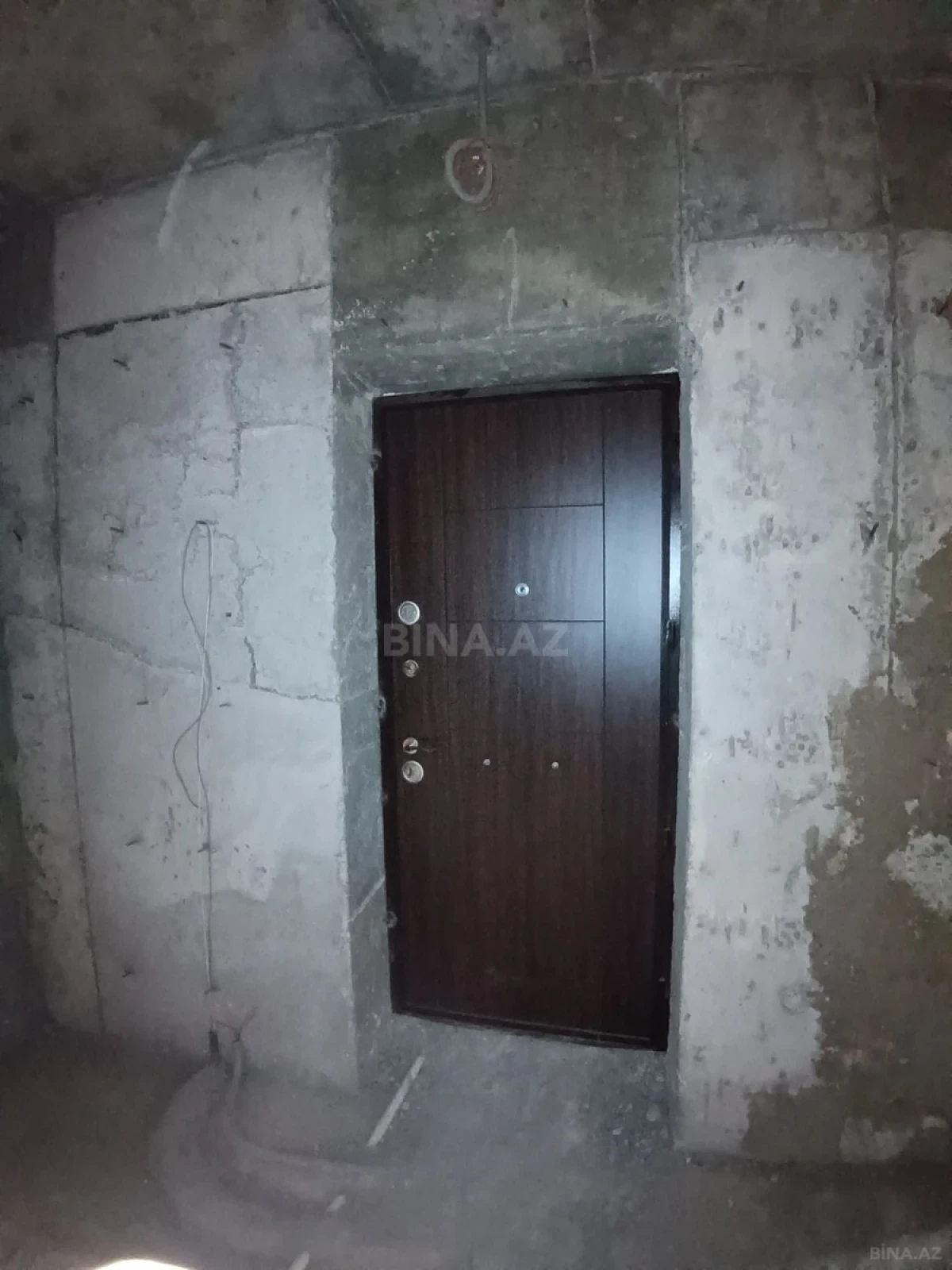 Satılır 4 otaqlı mənzil 135 m²