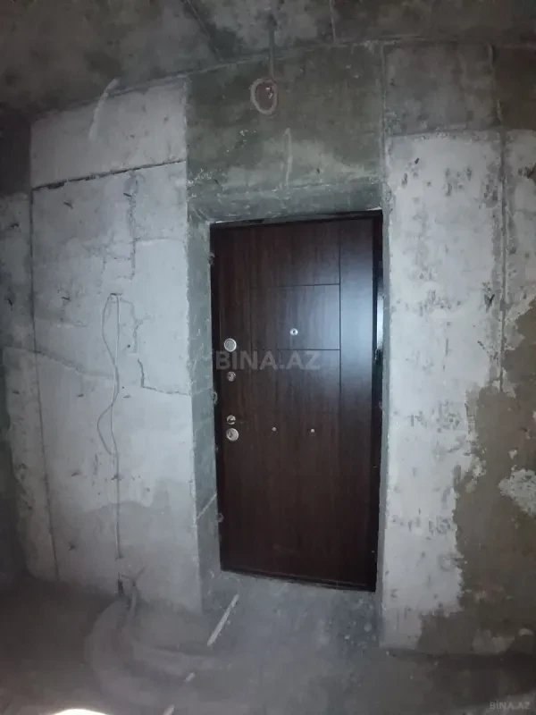 Satılır 4 otaqlı mənzil 135 m²