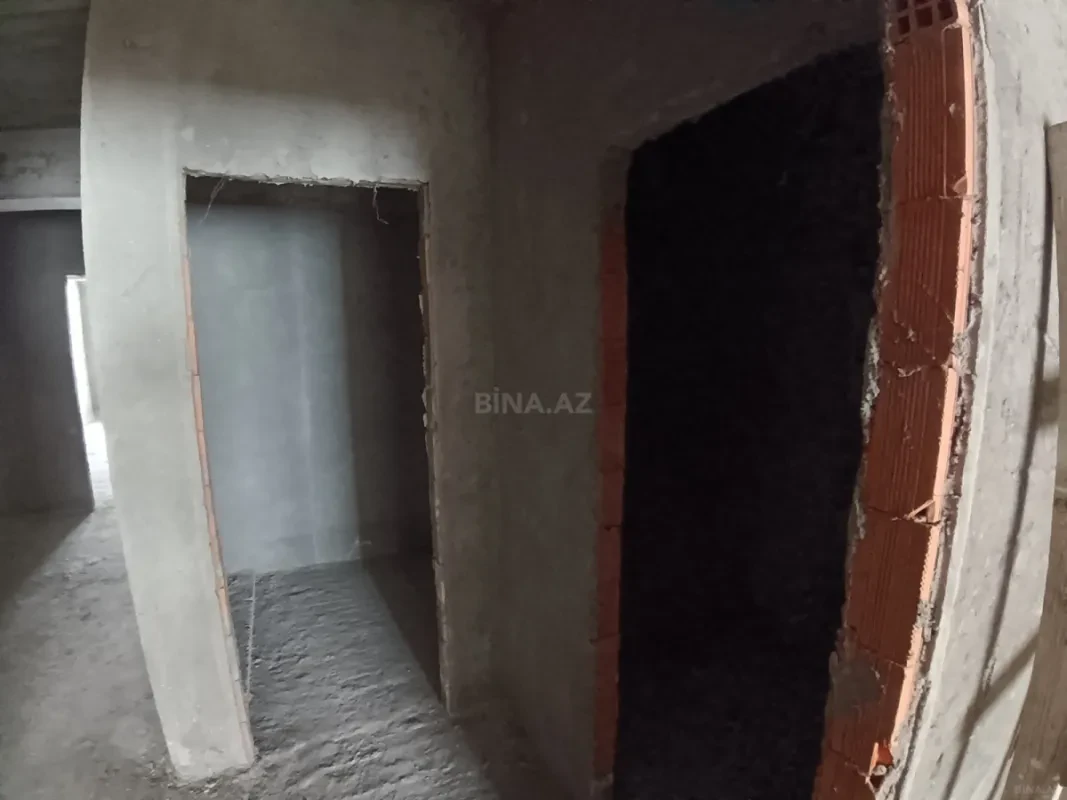 Satılır 4 otaqlı mənzil 135 m²