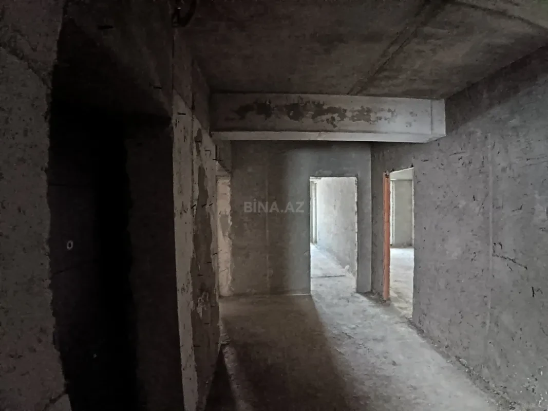 Satılır 4 otaqlı mənzil 135 m²