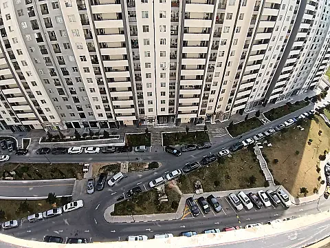 Satılır 4 otaqlı mənzil 135 m²