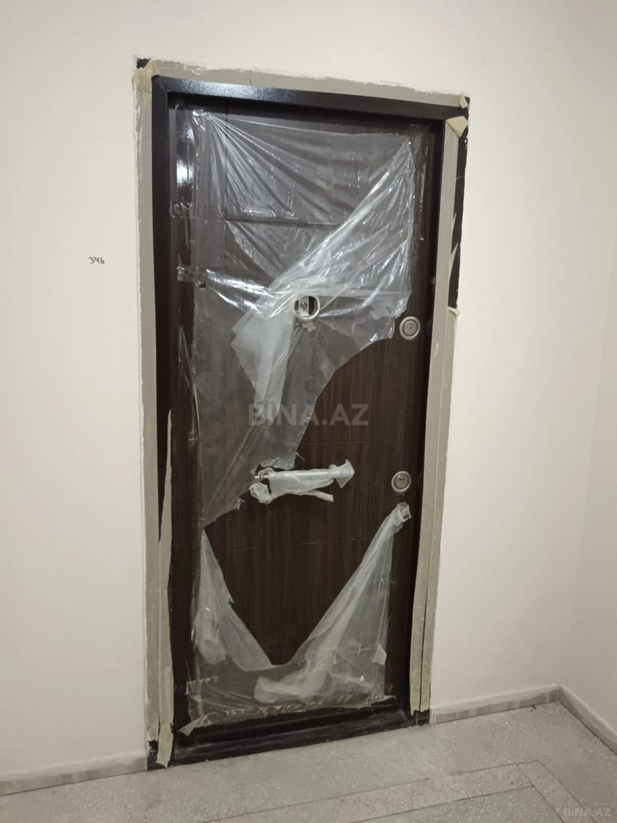 Satılır 4 otaqlı mənzil 135 m²
