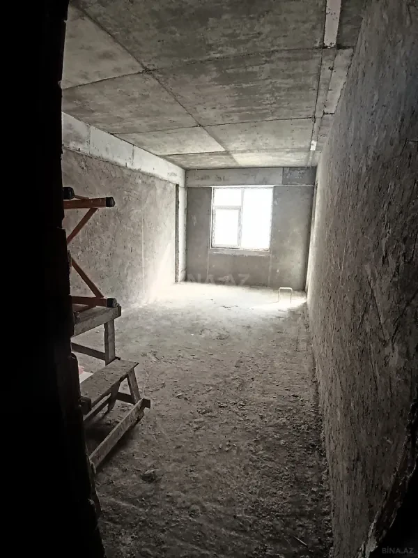 Satılır 4 otaqlı mənzil 135 m²