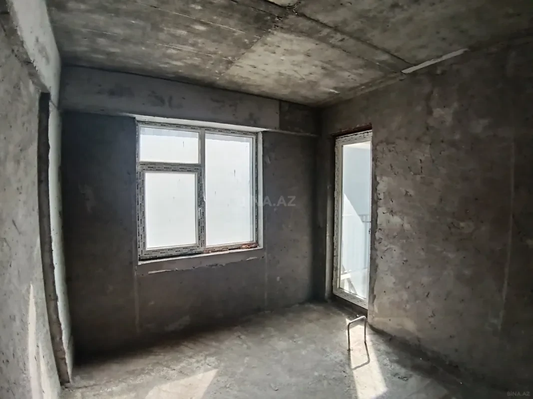 Satılır 4 otaqlı mənzil 135 m²