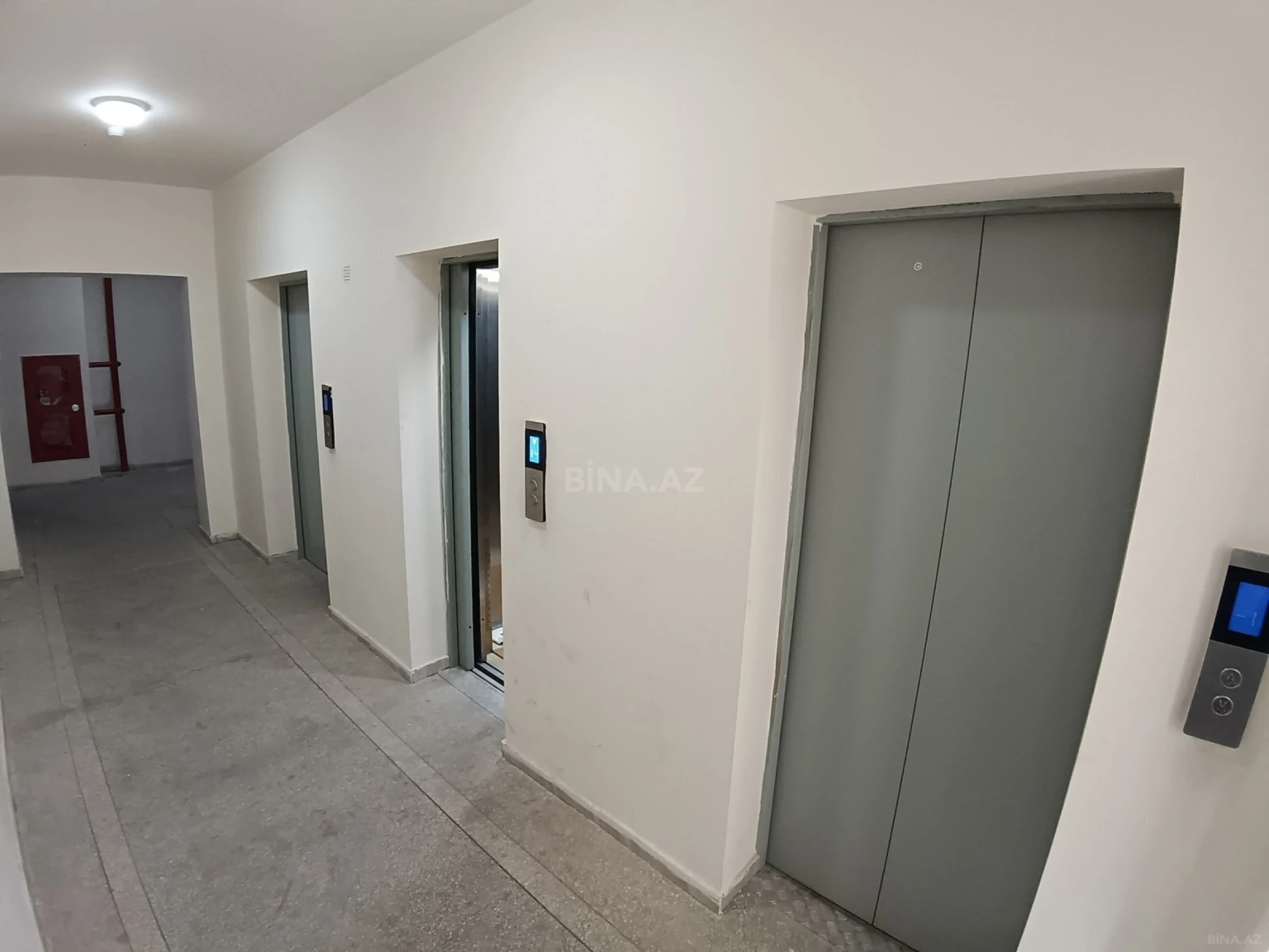 Satılır 4 otaqlı mənzil 135 m²