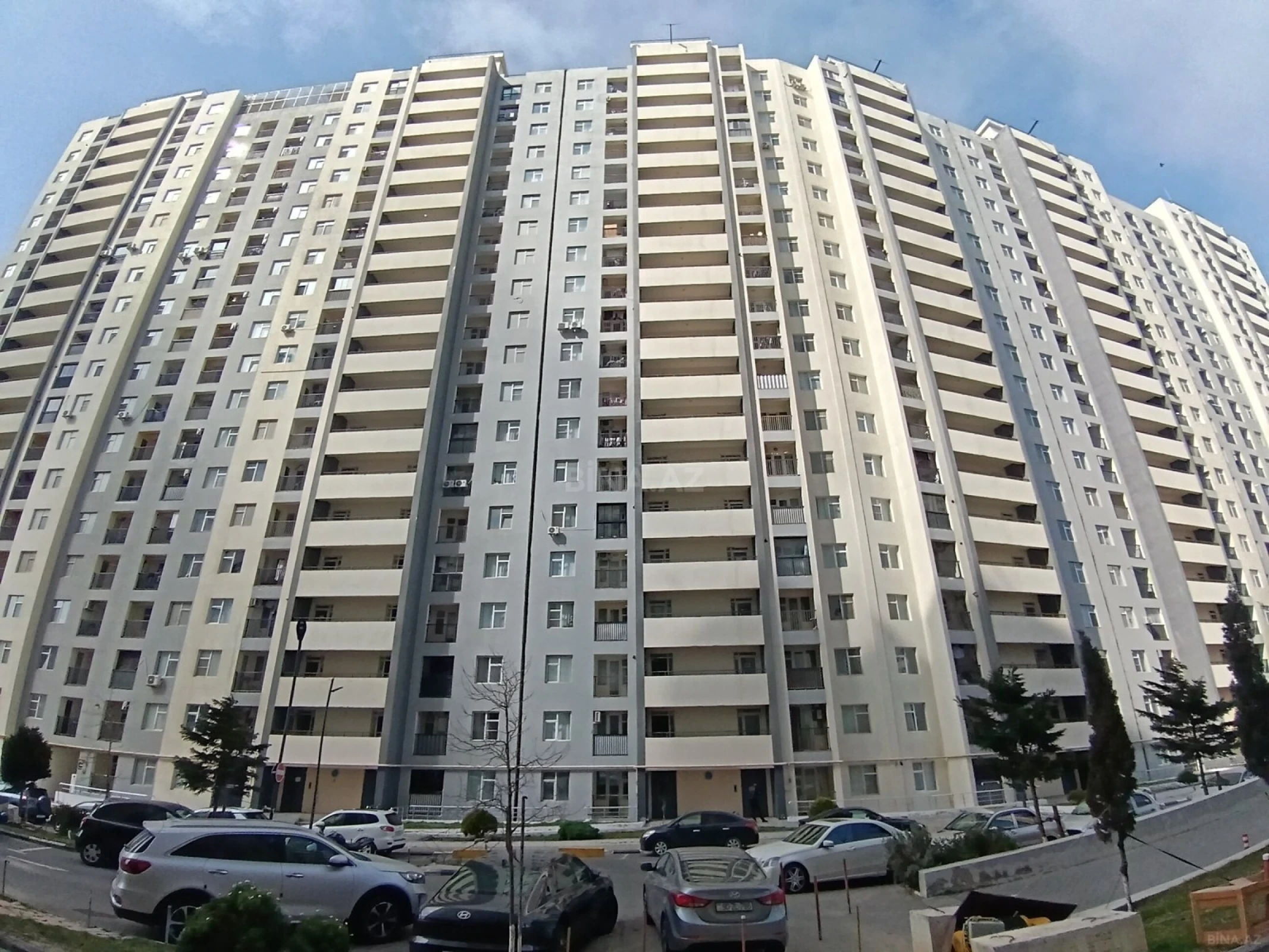 Satılır 4 otaqlı mənzil 135 m²