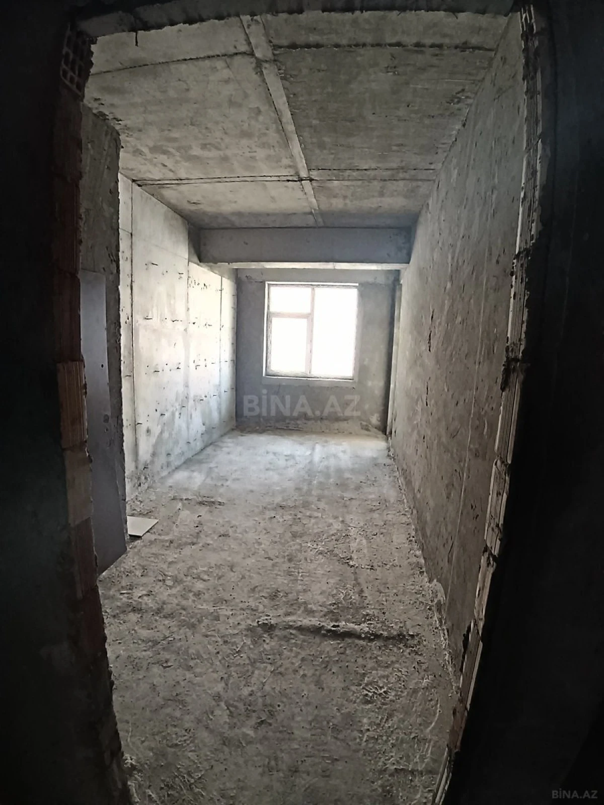 Satılır 4 otaqlı mənzil 135 m²