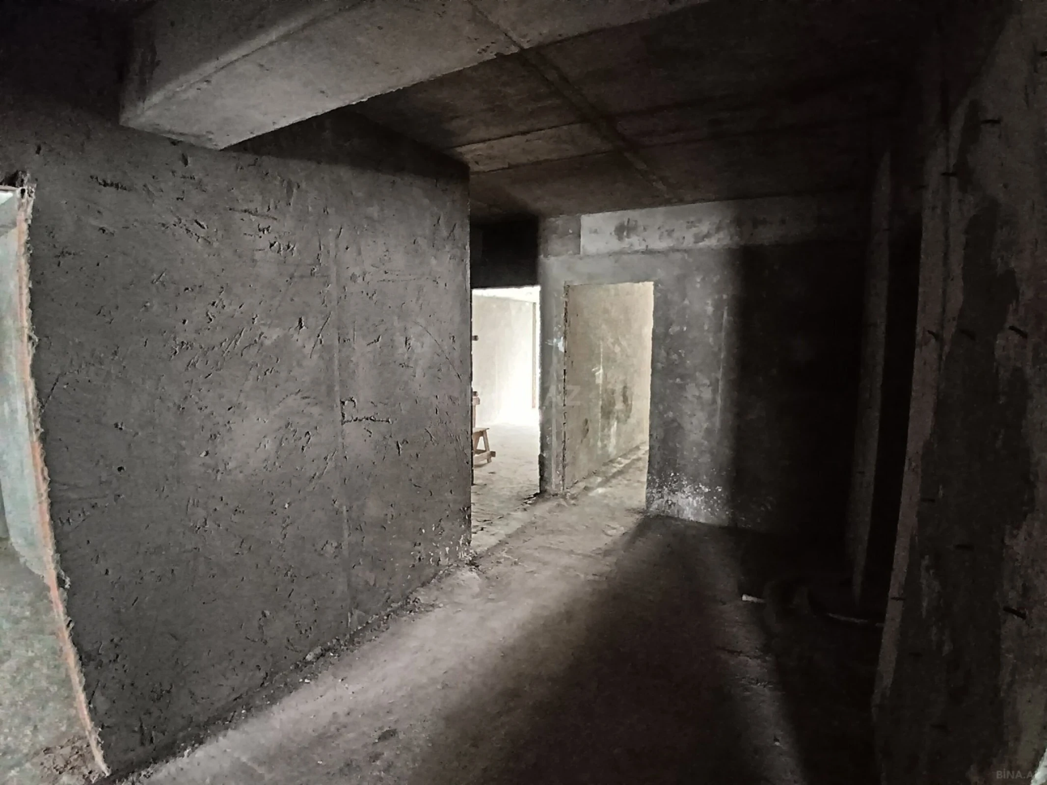 Satılır 4 otaqlı mənzil 135 m²
