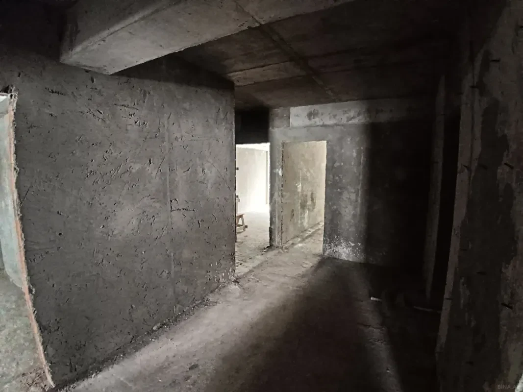 Satılır 4 otaqlı mənzil 135 m²