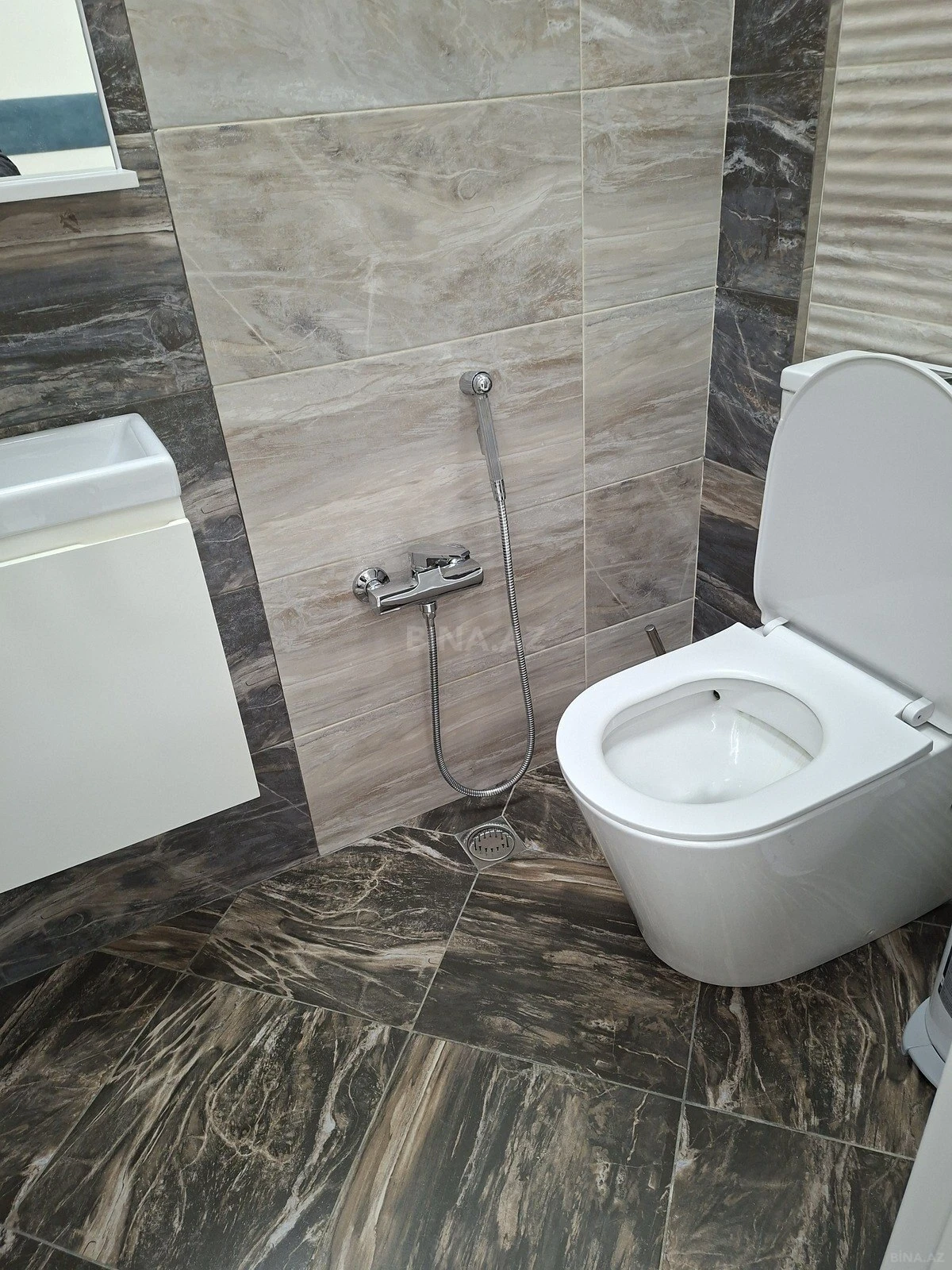 Satılır 3 otaqlı mənzil 100 m²