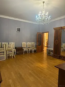 Satılır 4 otaqlı mənzil 200 m²
