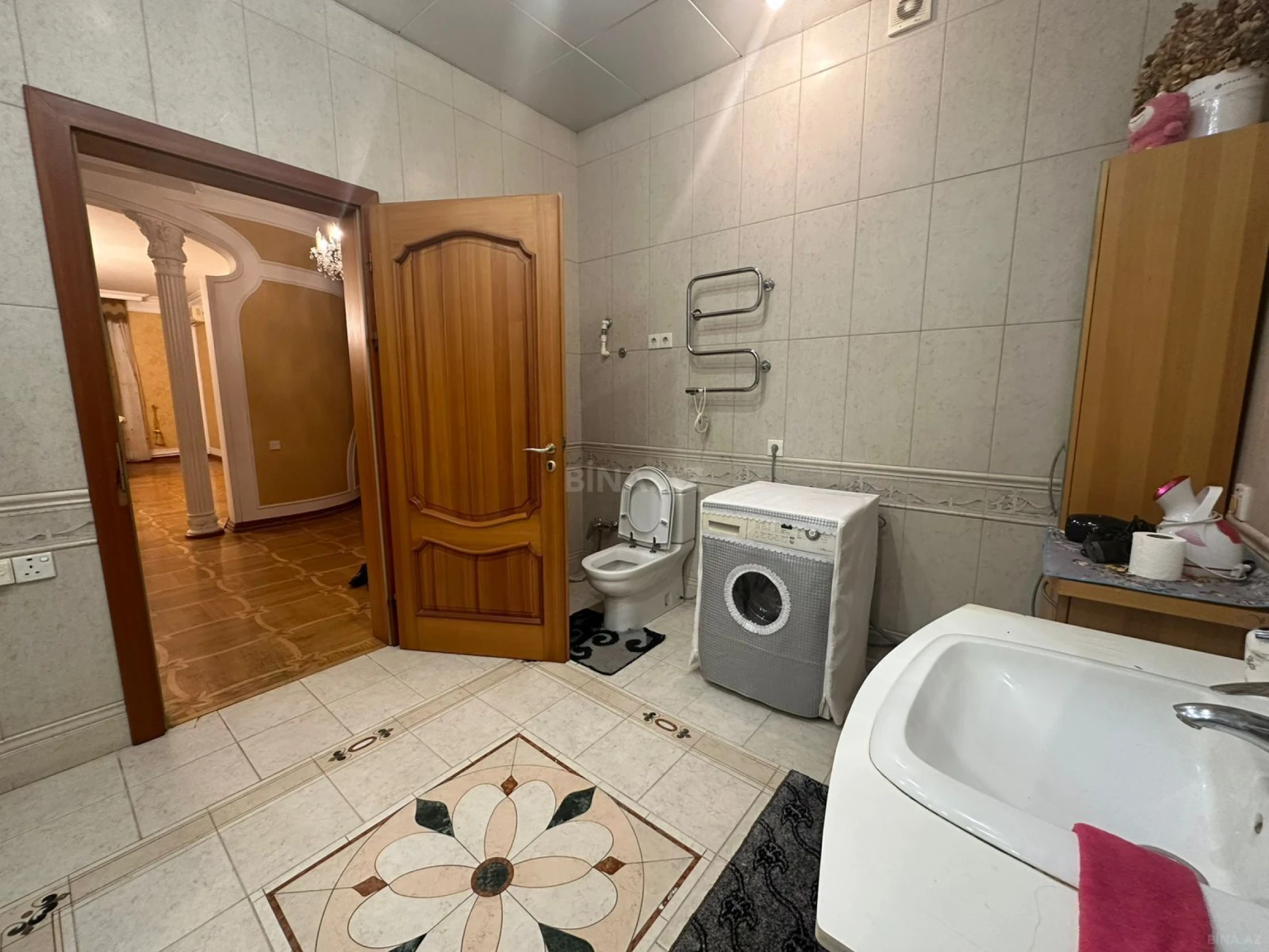 Satılır 4 otaqlı mənzil 200 m²
