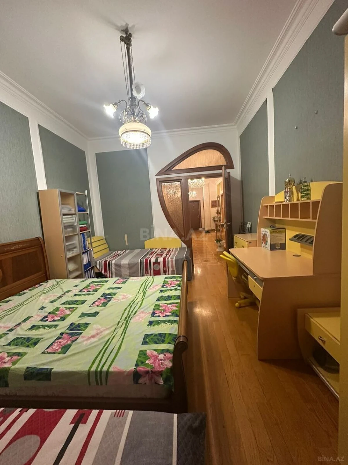 Satılır 4 otaqlı mənzil 200 m²
