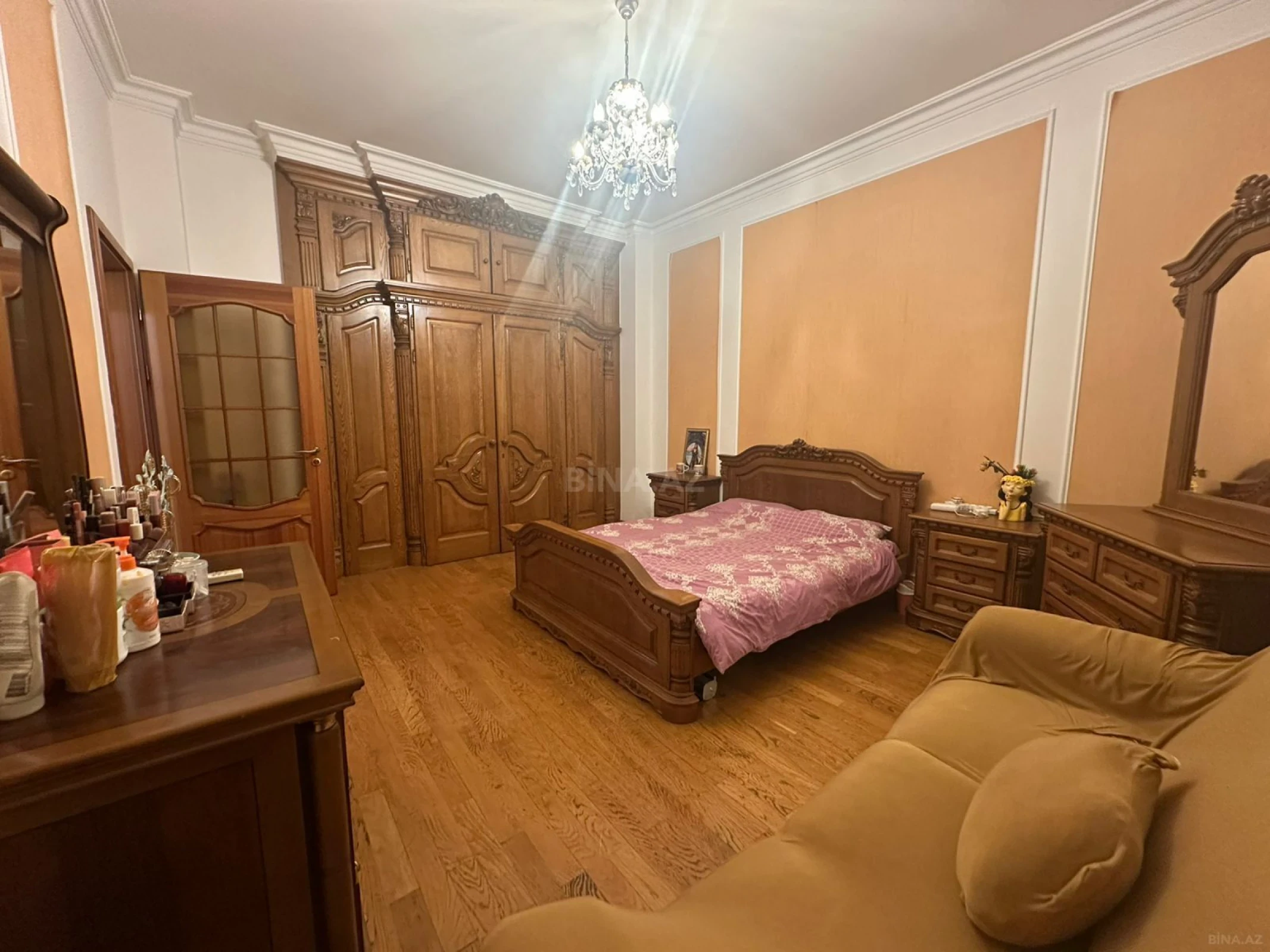 Satılır 4 otaqlı mənzil 200 m²
