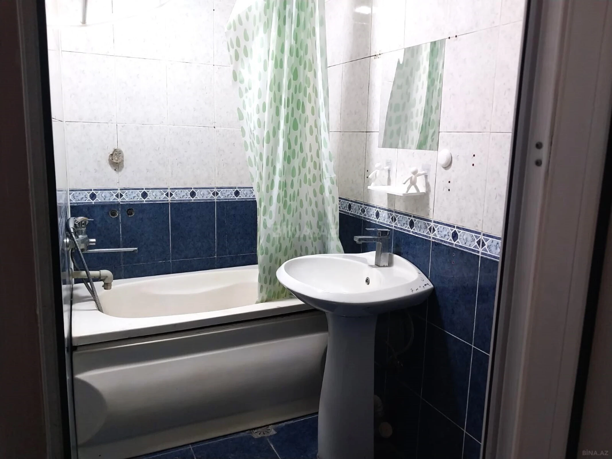 Kirayə verilir 2 otaqlı mənzil 68 m²