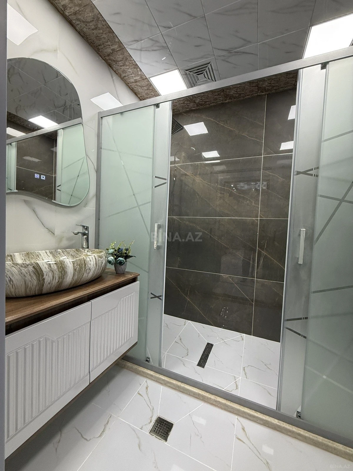 Satılır 3 otaqlı mənzil 106 m²