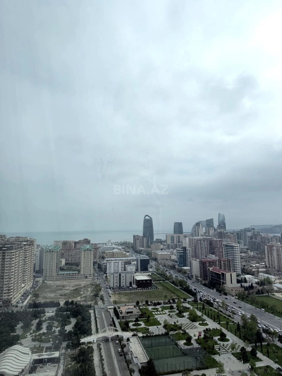 Kirayə verilir 3 otaqlı mənzil 165 m²