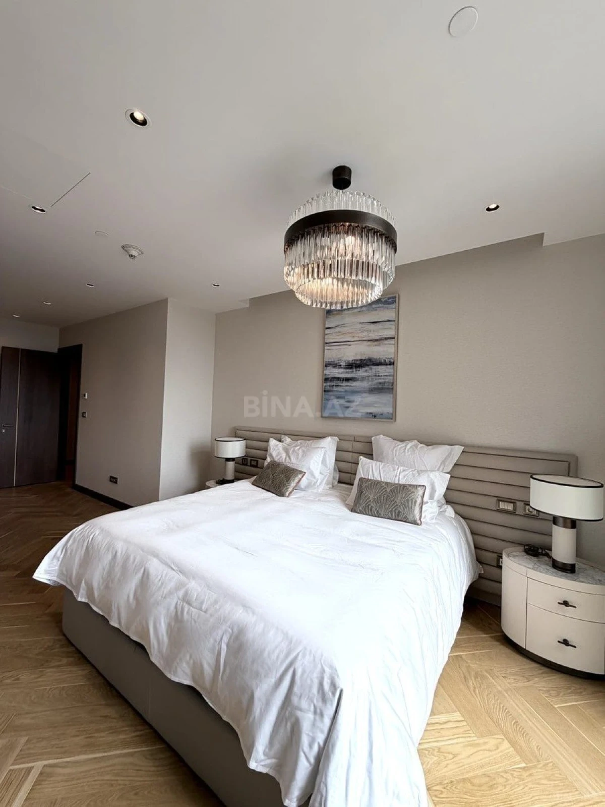 Kirayə verilir 3 otaqlı mənzil 165 m²