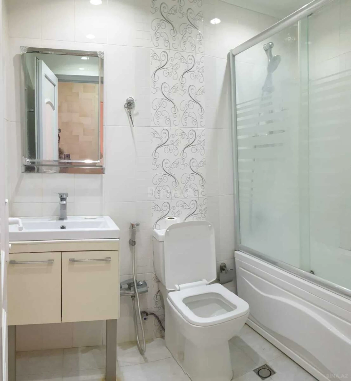 Kirayə verilir 2 otaqlı mənzil 60 m²