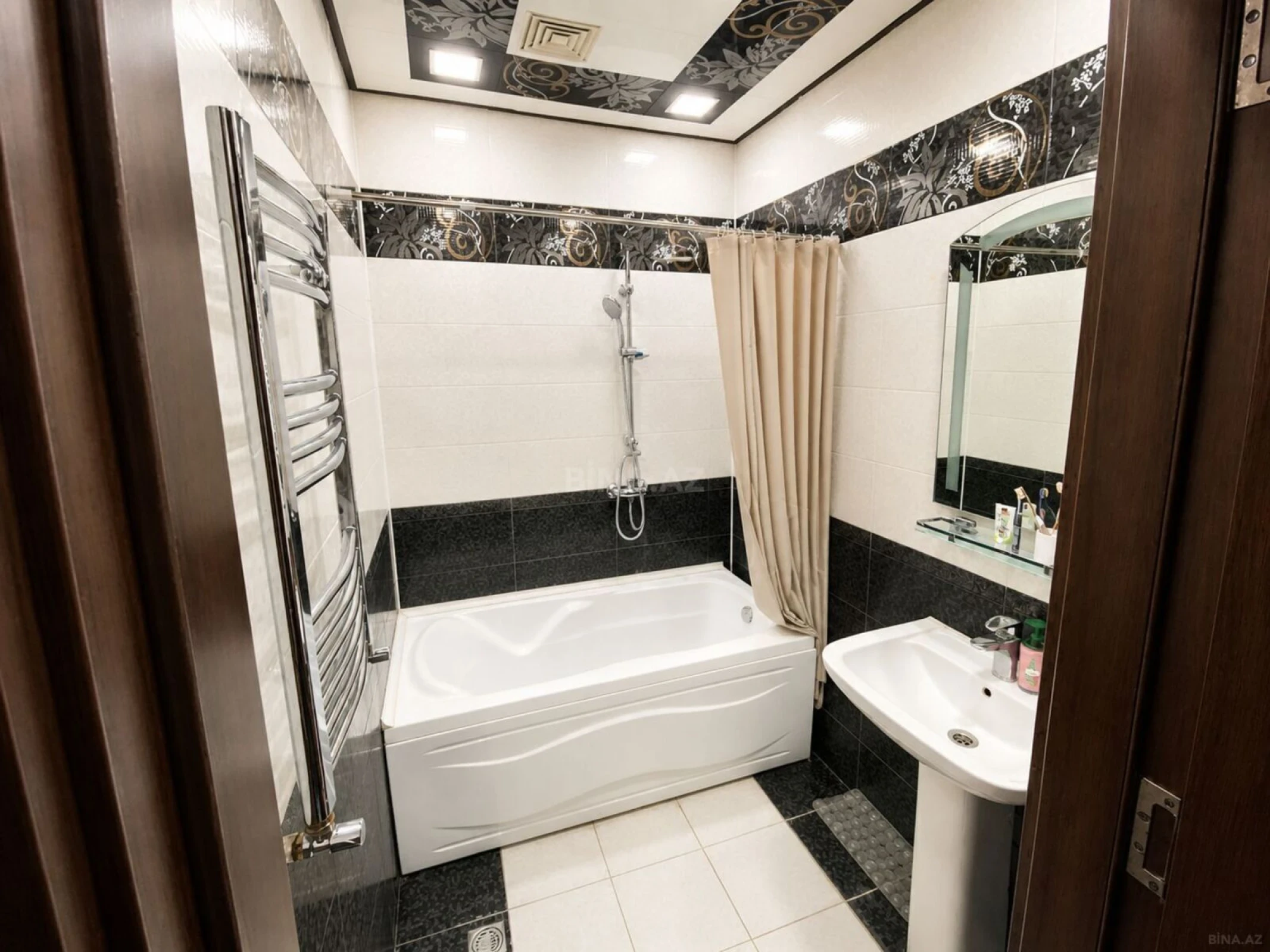 Satılır 2 otaqlı mənzil 90 m²