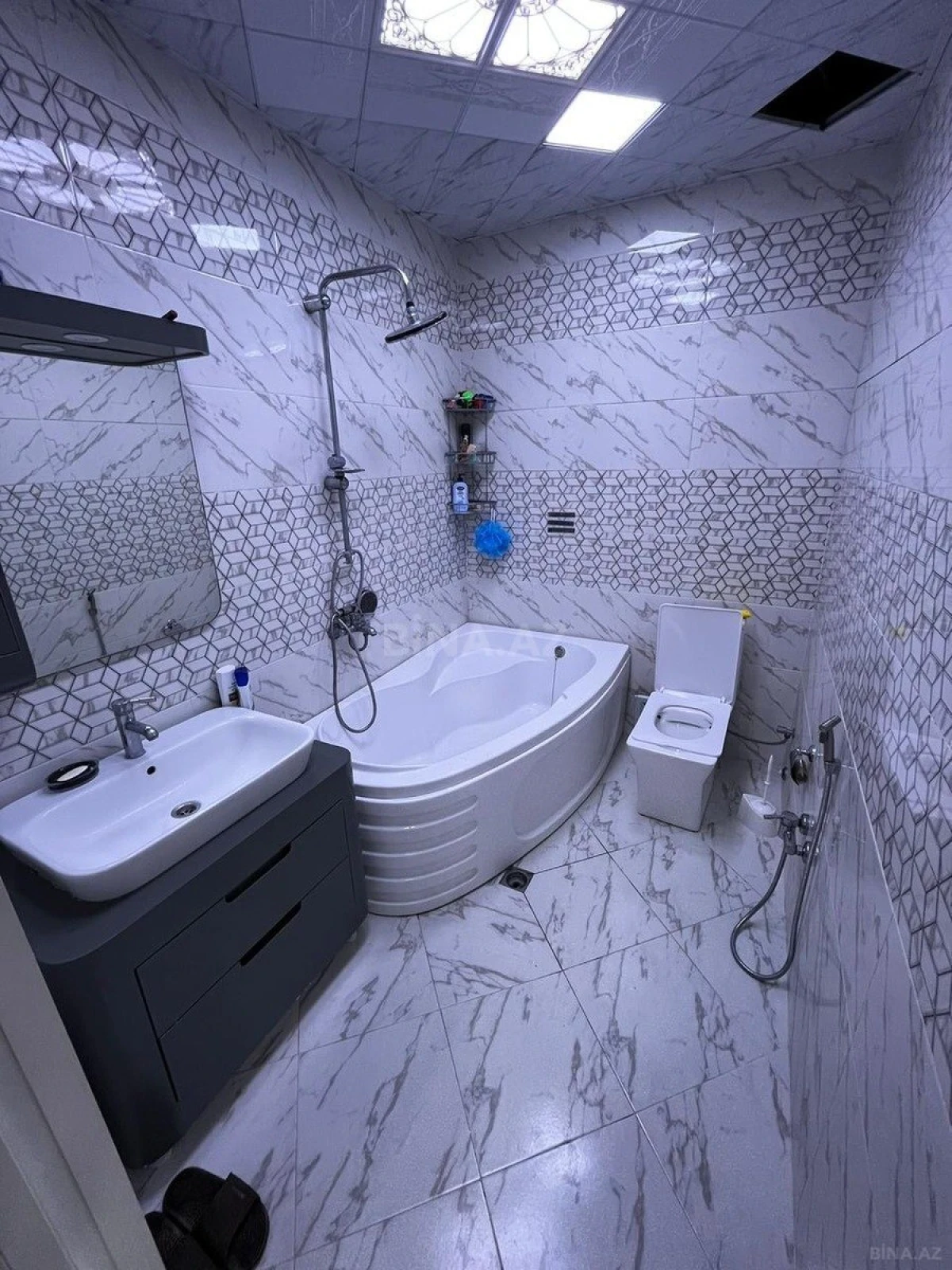 Satılır 2 otaqlı mənzil 82 m²