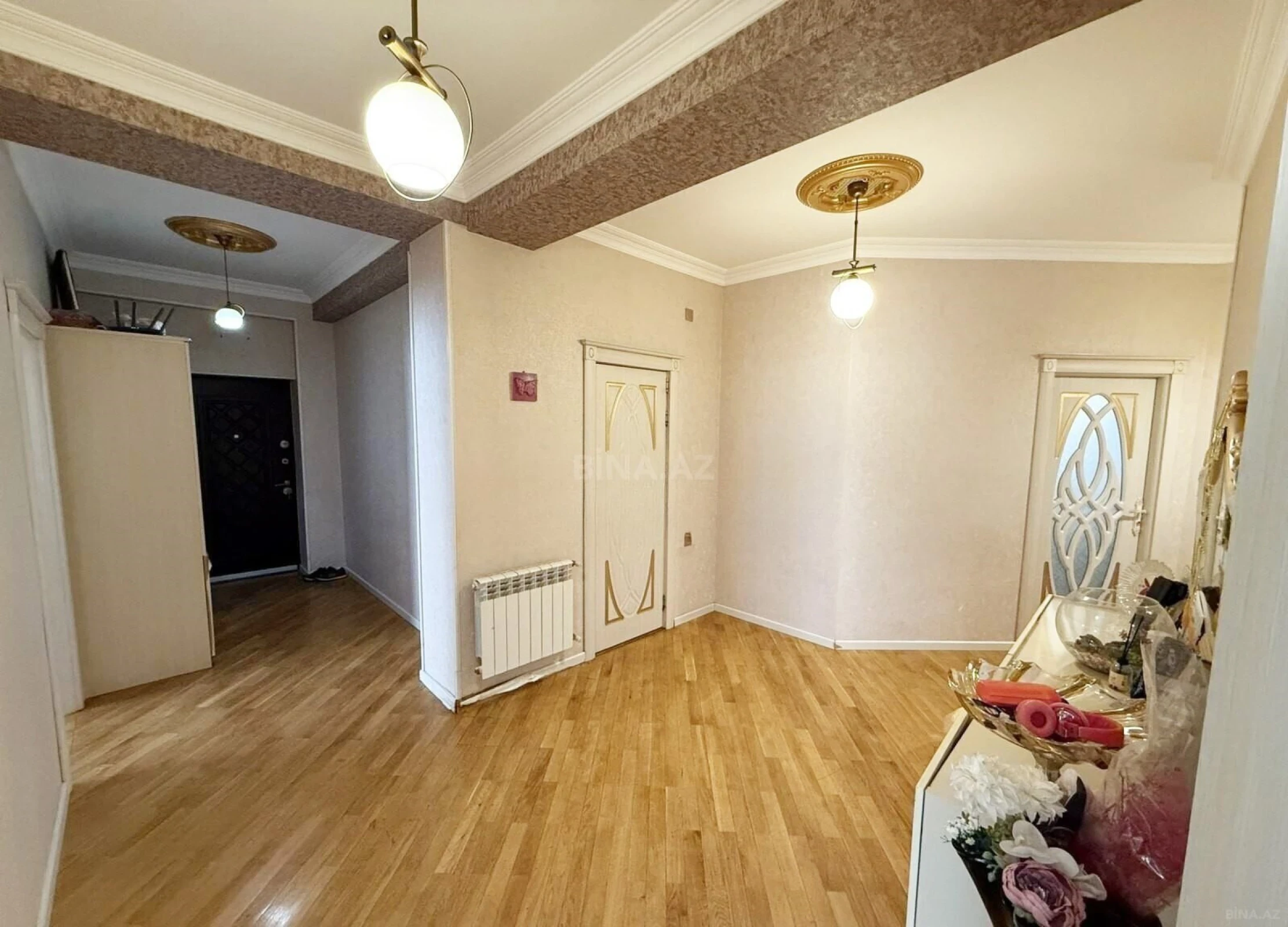 Satılır 4 otaqlı mənzil 133 m²