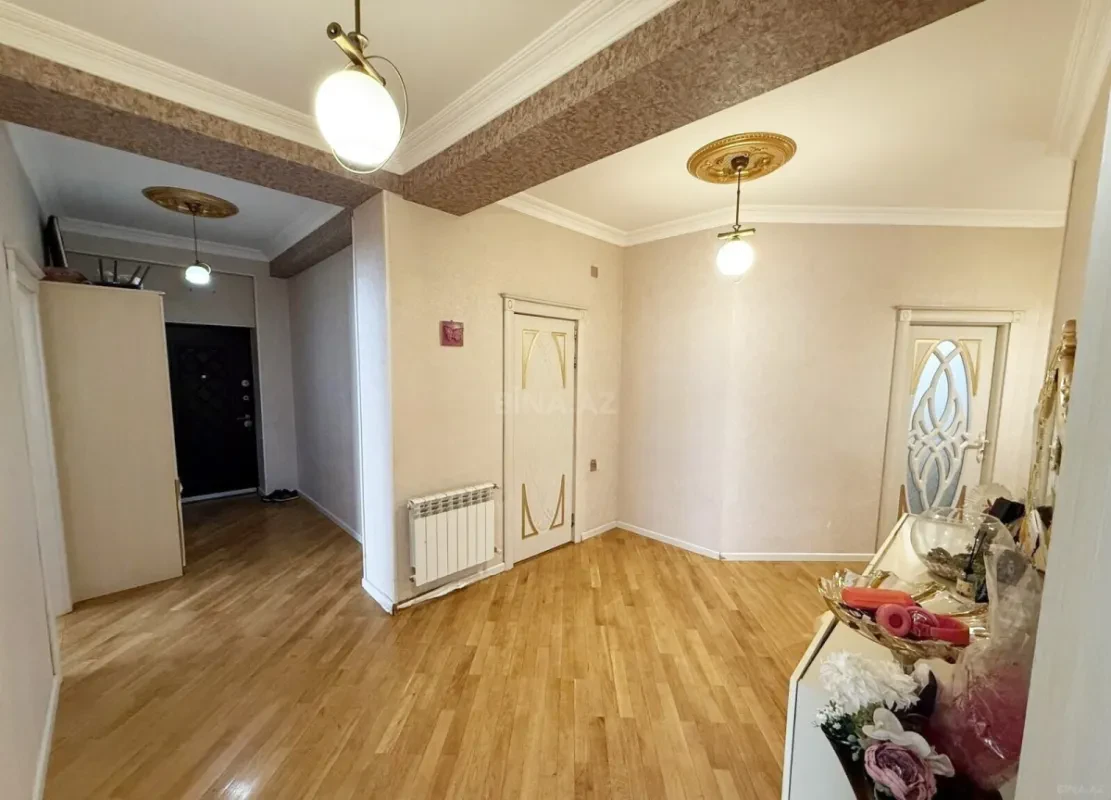 Satılır 4 otaqlı mənzil 133 m²