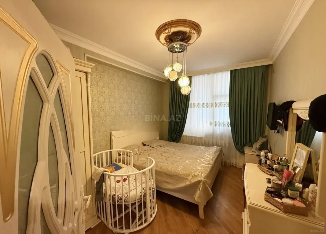Satılır 4 otaqlı mənzil 133 m²