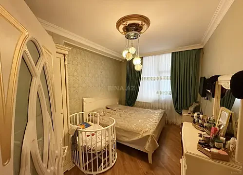 Satılır 4 otaqlı mənzil 133 m²
