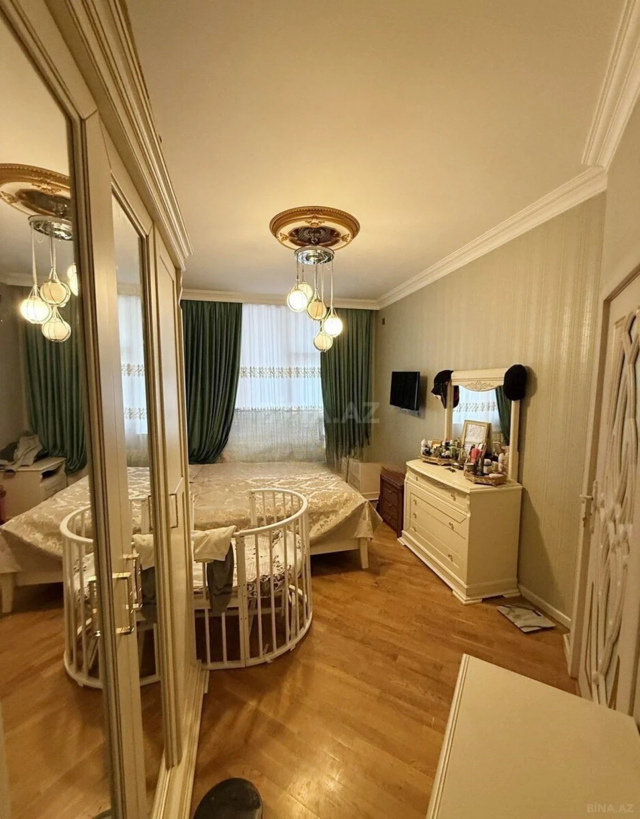 Satılır 4 otaqlı mənzil 133 m²