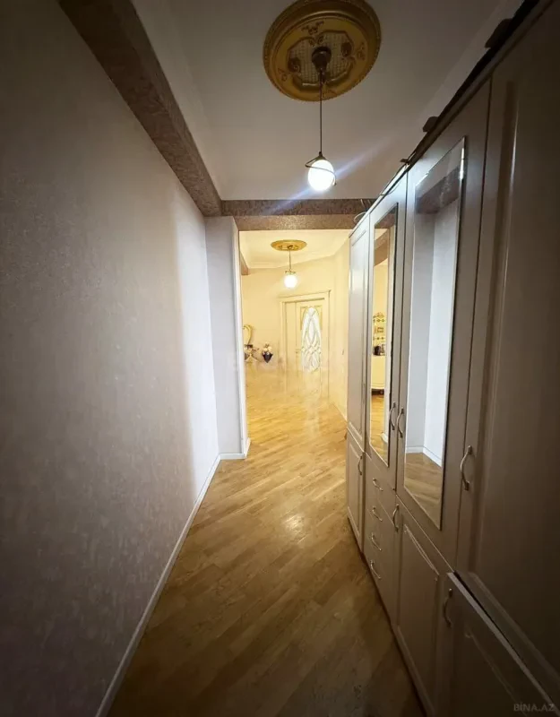 Satılır 4 otaqlı mənzil 133 m²