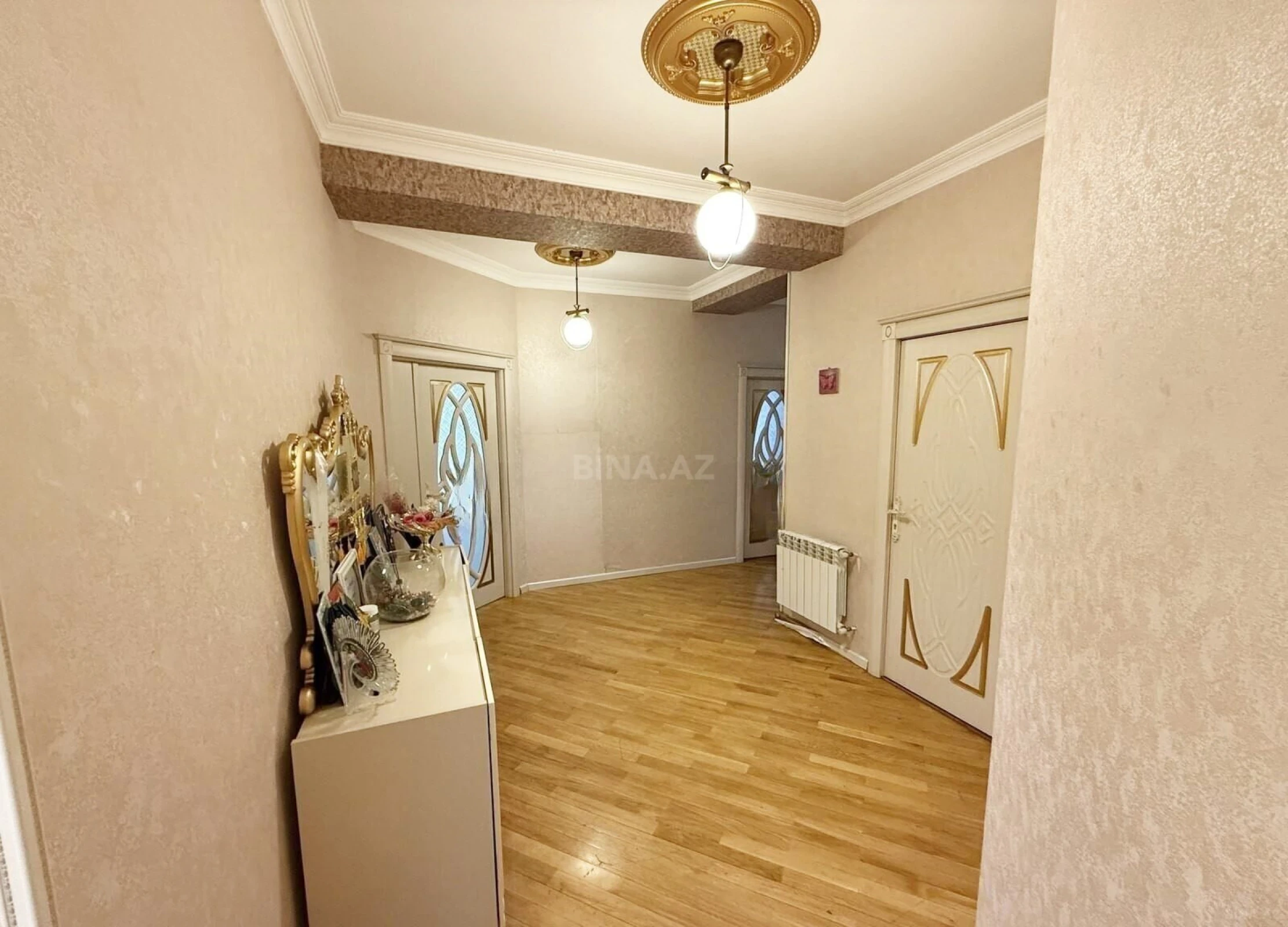 Satılır 4 otaqlı mənzil 133 m²