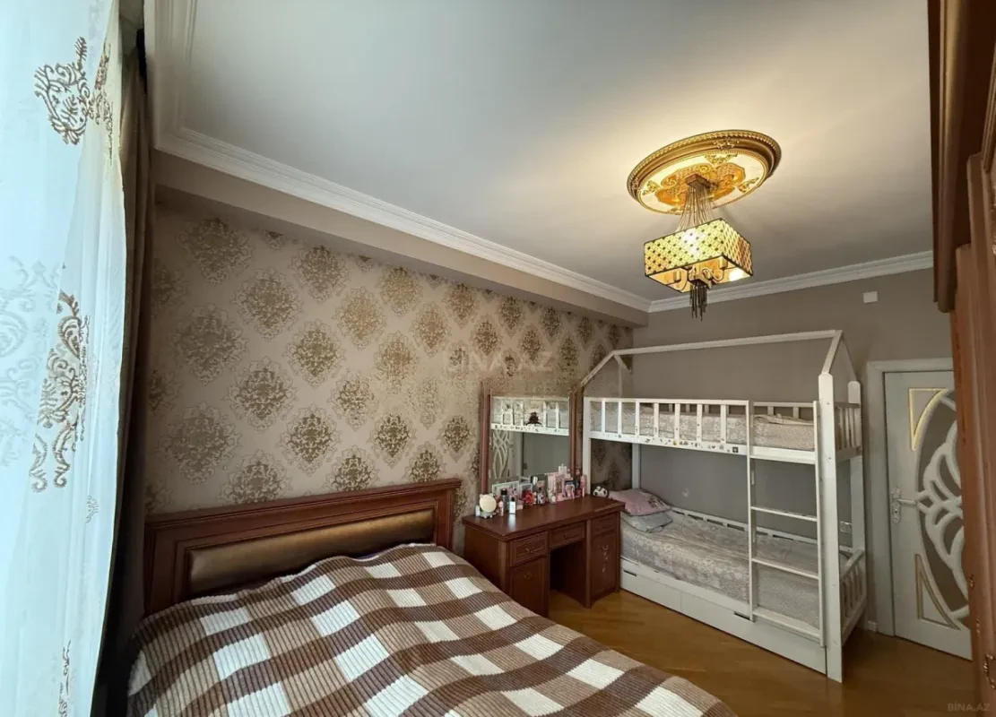 Satılır 4 otaqlı mənzil 133 m²