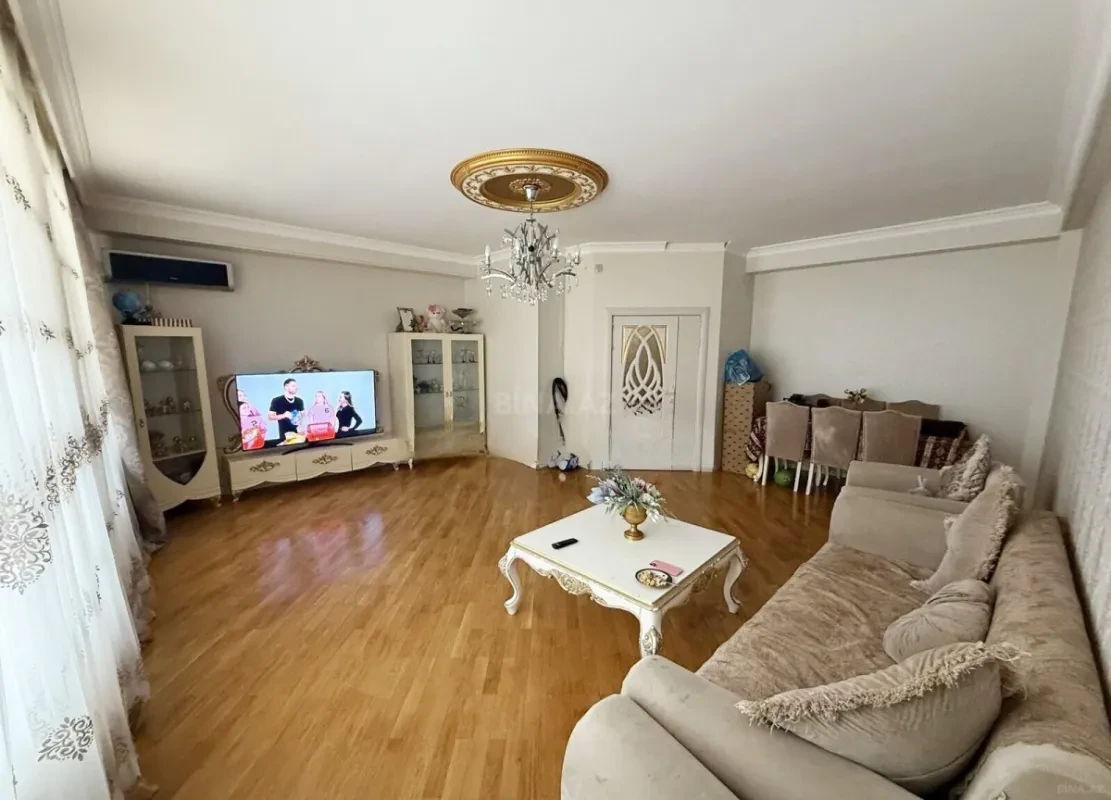 Satılır 4 otaqlı mənzil 133 m²