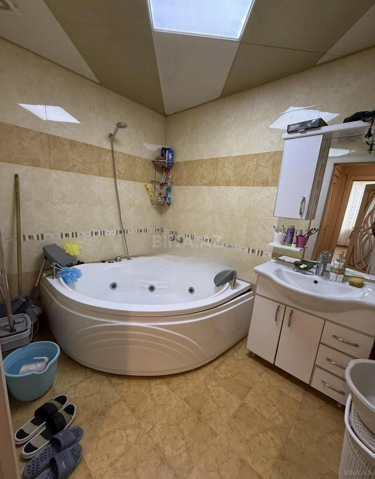 Satılır 4 otaqlı mənzil 133 m²