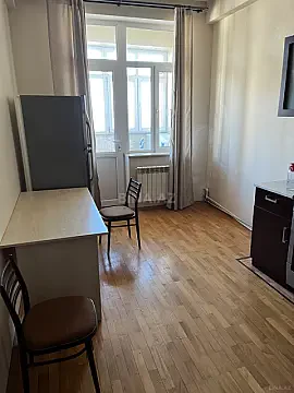 Satılır 2 otaqlı mənzil 83 m²