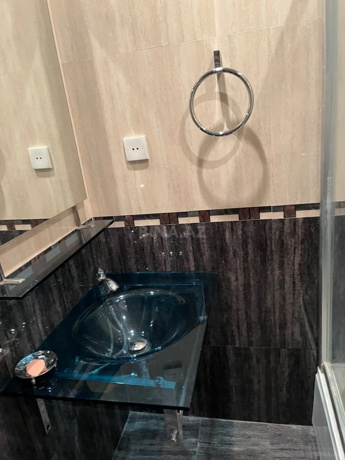 Satılır 2 otaqlı mənzil 83 m²